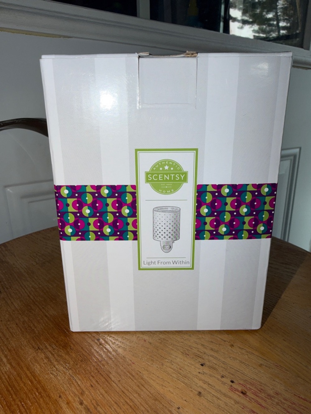 Scentsy White Plug-In Warmer in White